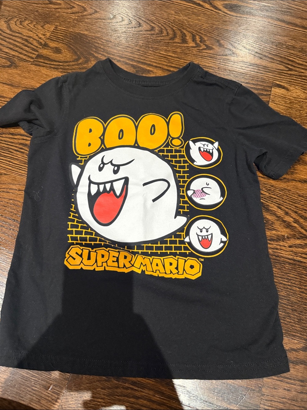 Boy, super Mario king boo T-shirt, size small (6-7)